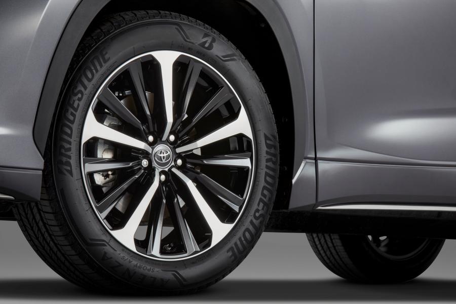 Колеса Toyota Highlander XSE AWD 2020 года  (NA) (фото 8 из 14)
